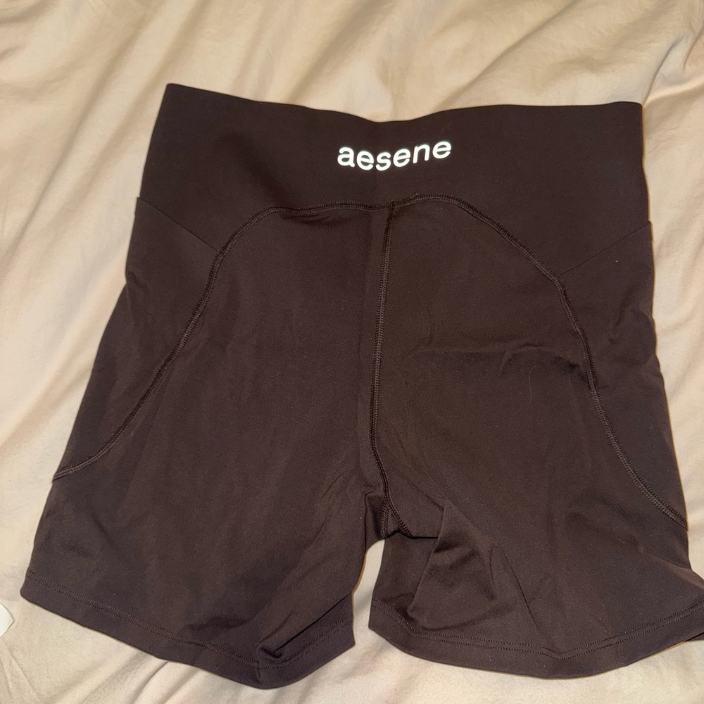 Aesene shorts medium